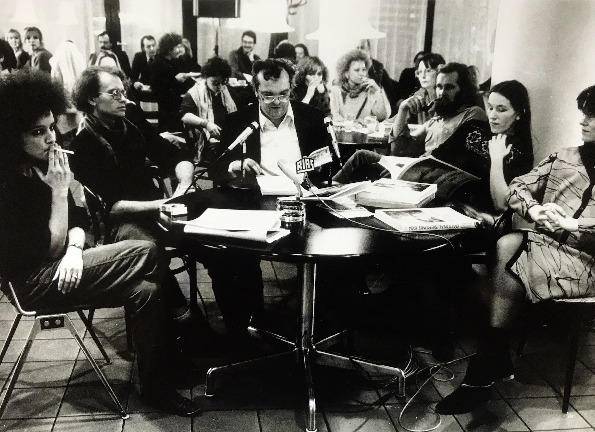 Dieter Ruckhaberle at the press conference of the exhibition "Rationalisierung" at Staatliche Kunsthalle Berlin 1984, (c) Hentschel