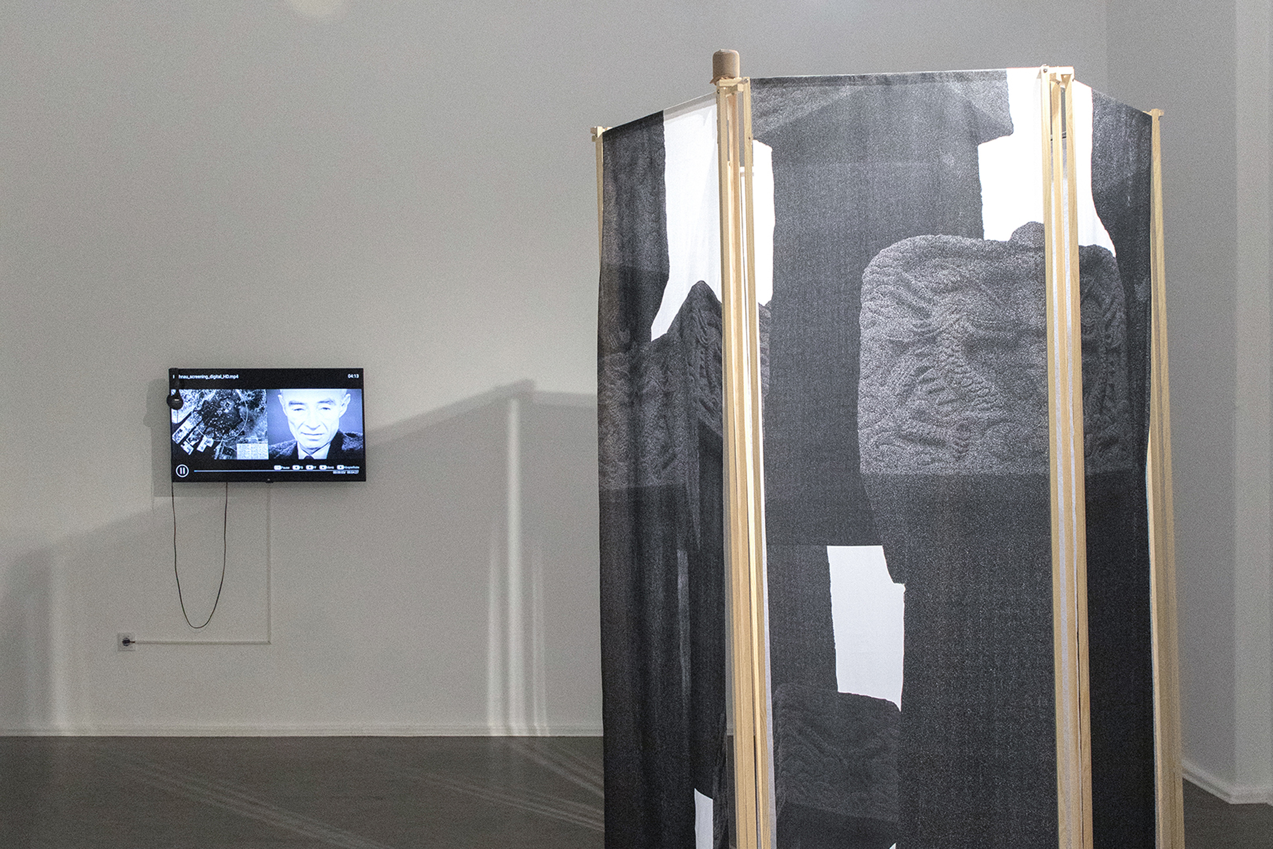 Iden Sungyoung Kim, Hypocenter, 2024, Photo on Textile, 2-channel video, sound (c) Silke Briel